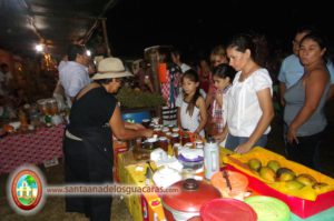 Los visitantes degustaron comidas y bebidas de mango