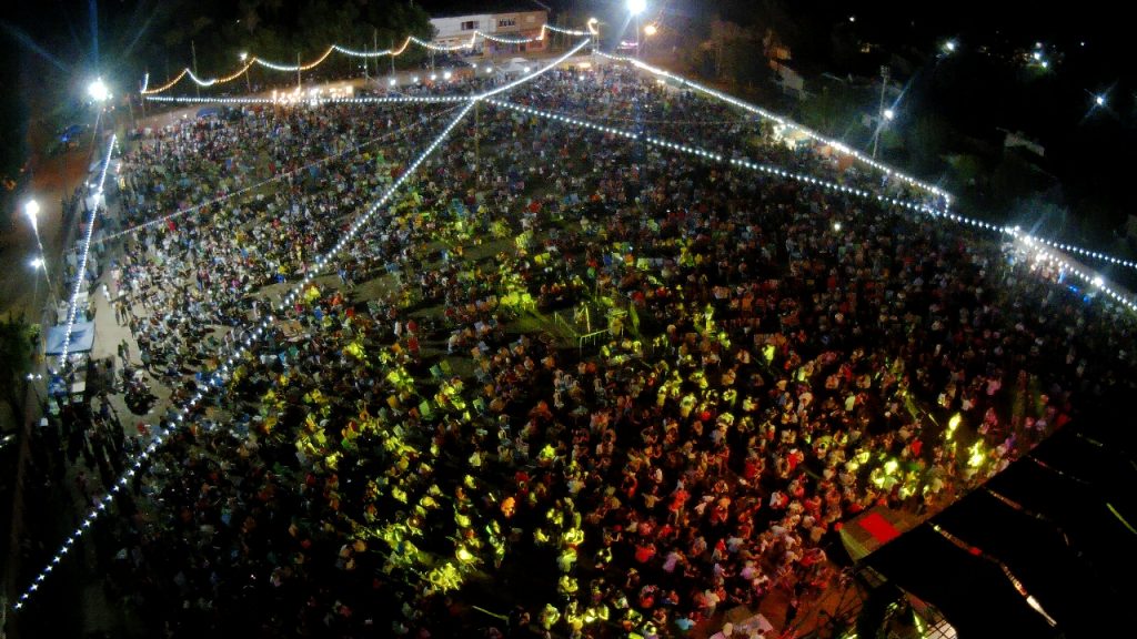 Toma aerea del festival provincial del mango